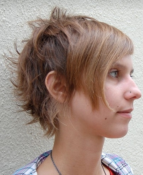 cieniowane fryzury krótkie z grzywką, uczesanie damskie zdjęcie numer 62A